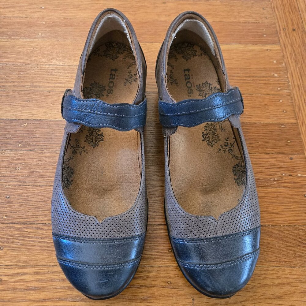 Taos Taupe & Navy Mary Janes, Sz 7